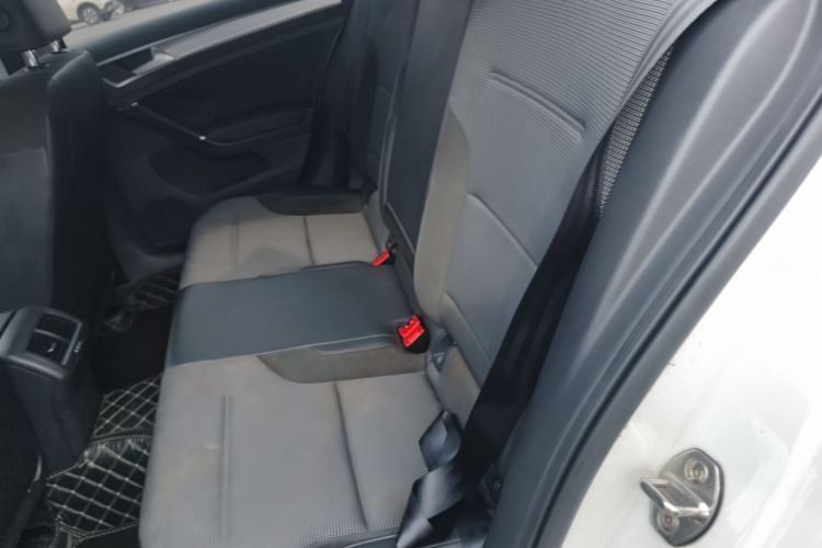 Volkswagen Golf 2018 car image #17
