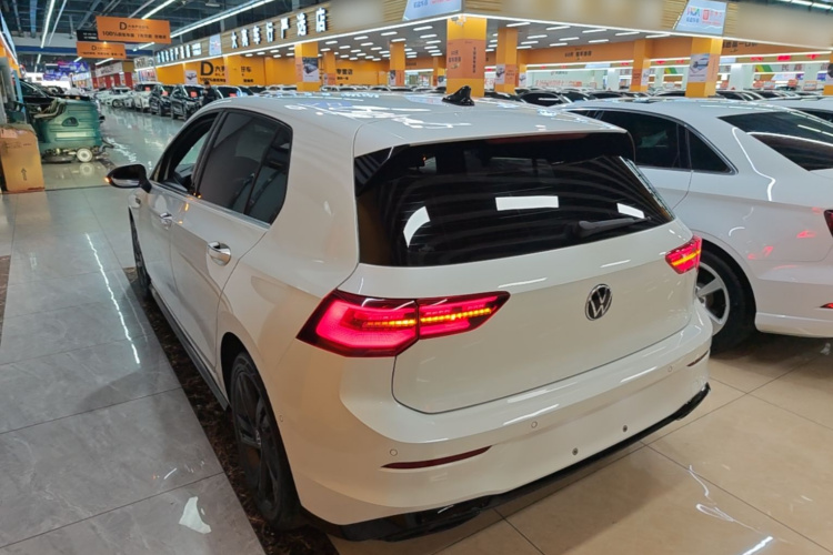 Volkswagen Golf 2022 car image #5