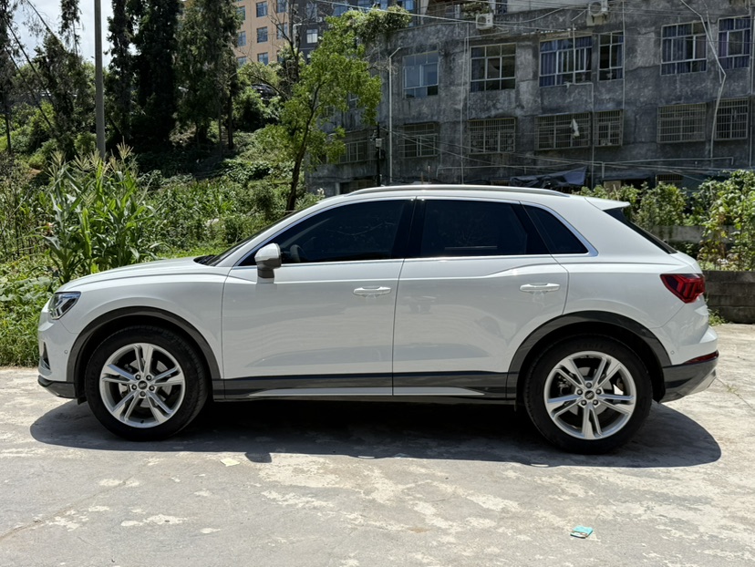 Audi Q3 2021 car image #3