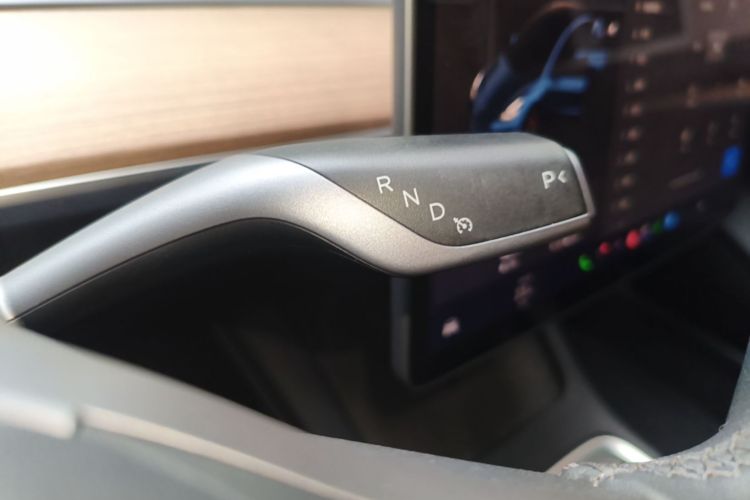 Tesla Model 3 2022 car image #18