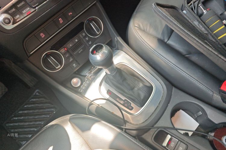 Audi Q3 2018 car image #16