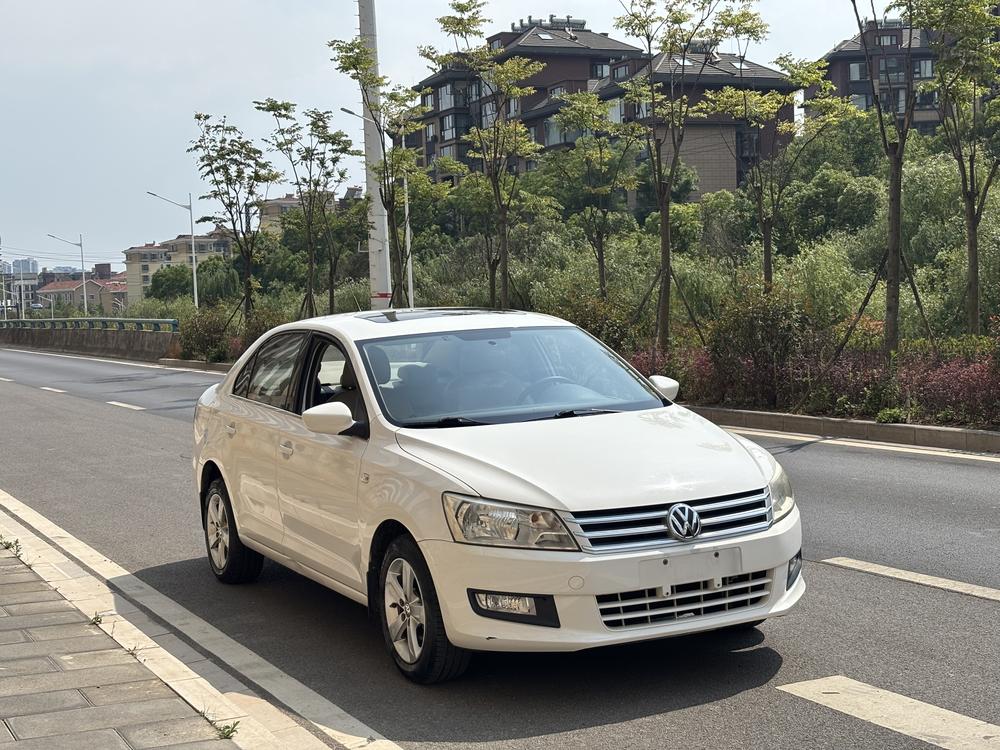 Volkswagen Santana 2013 car image #3