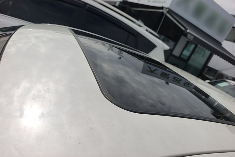 BMW 3 Series 2018 car image #25