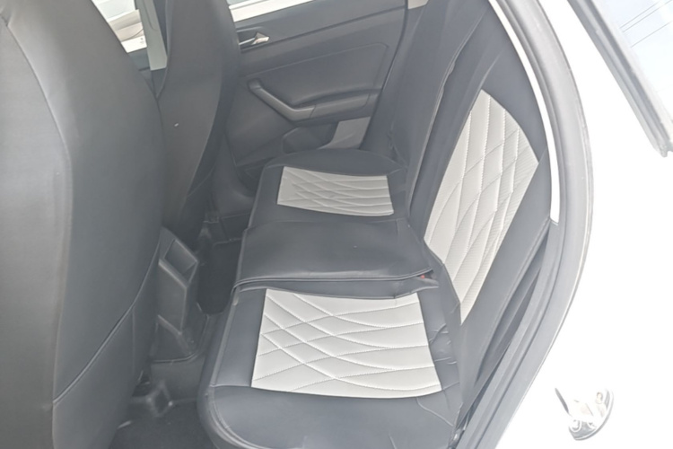 Volkswagen Polo 2021 car image #17