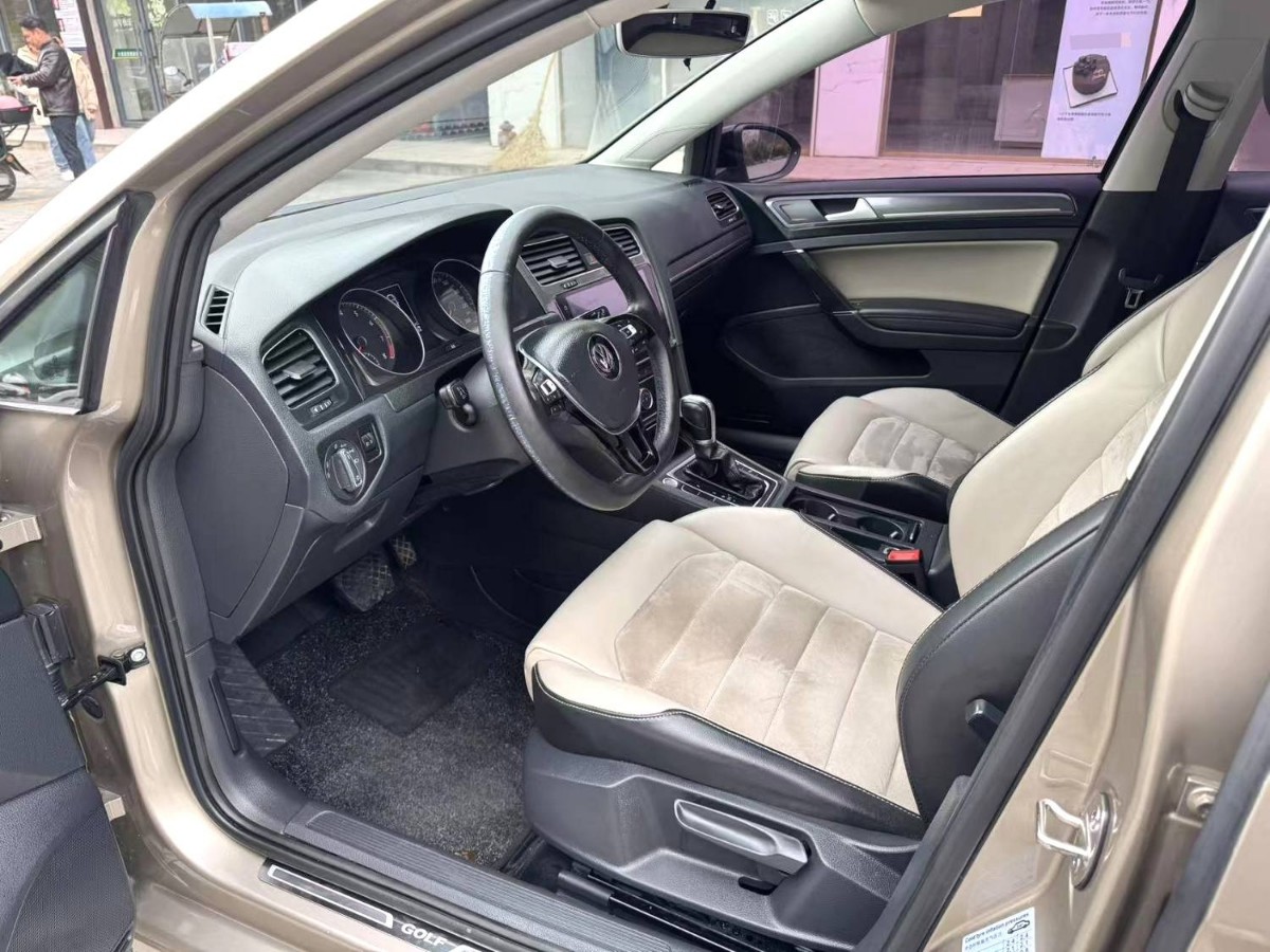 Volkswagen Golf 2017 car image #7