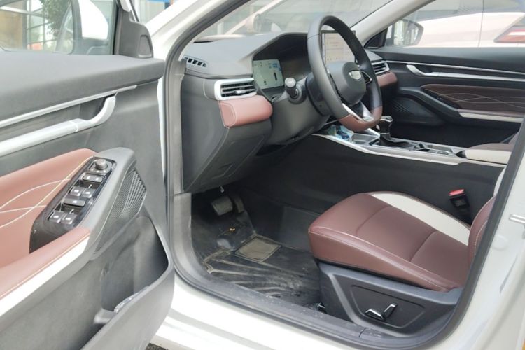 GEELY Emgrand 2025 #16 GEELY Emgrand 2025 car image #16