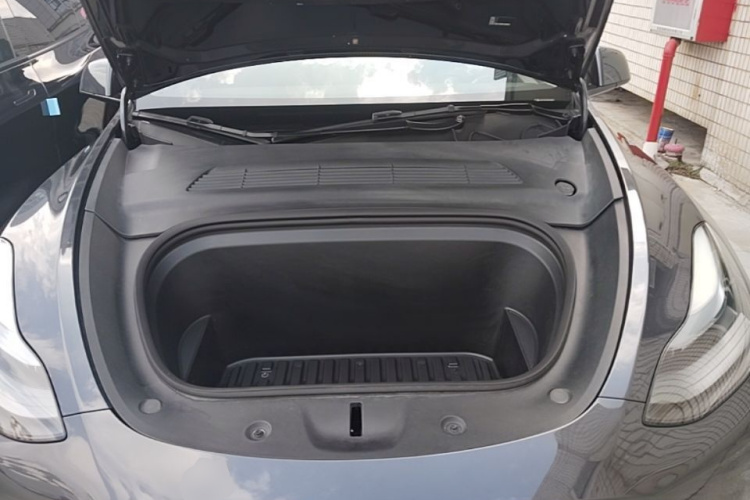 Tesla Model Y 2024 car image #20