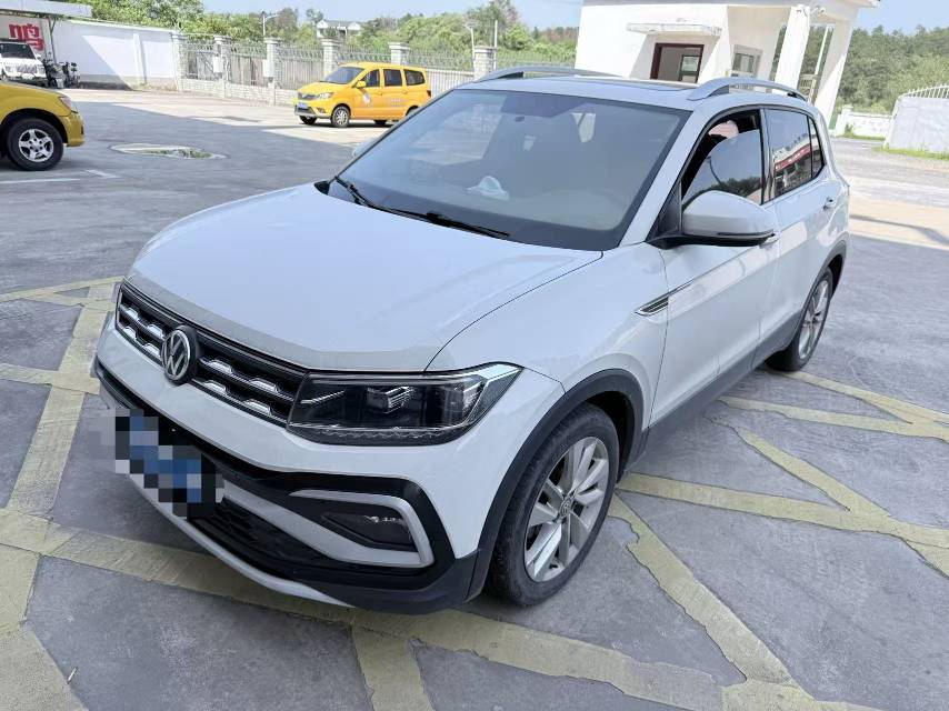 2020 immagine di auto 