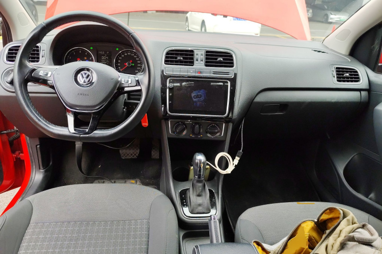 Volkswagen Polo 2018 car image #11