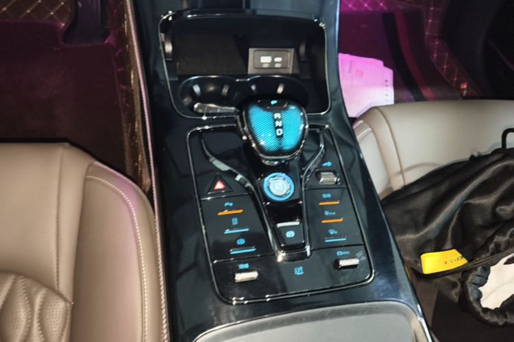 BYD Han 2023 car image #18