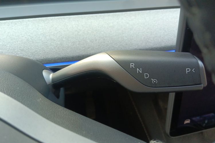 Tesla Model Y 2024 #14 Tesla Model Y 2024 car image #14