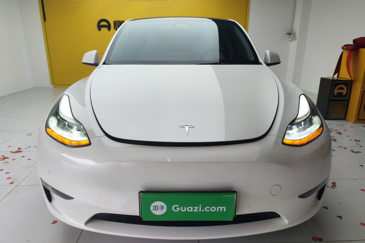 Tesla Model Y 2023 car image #3
