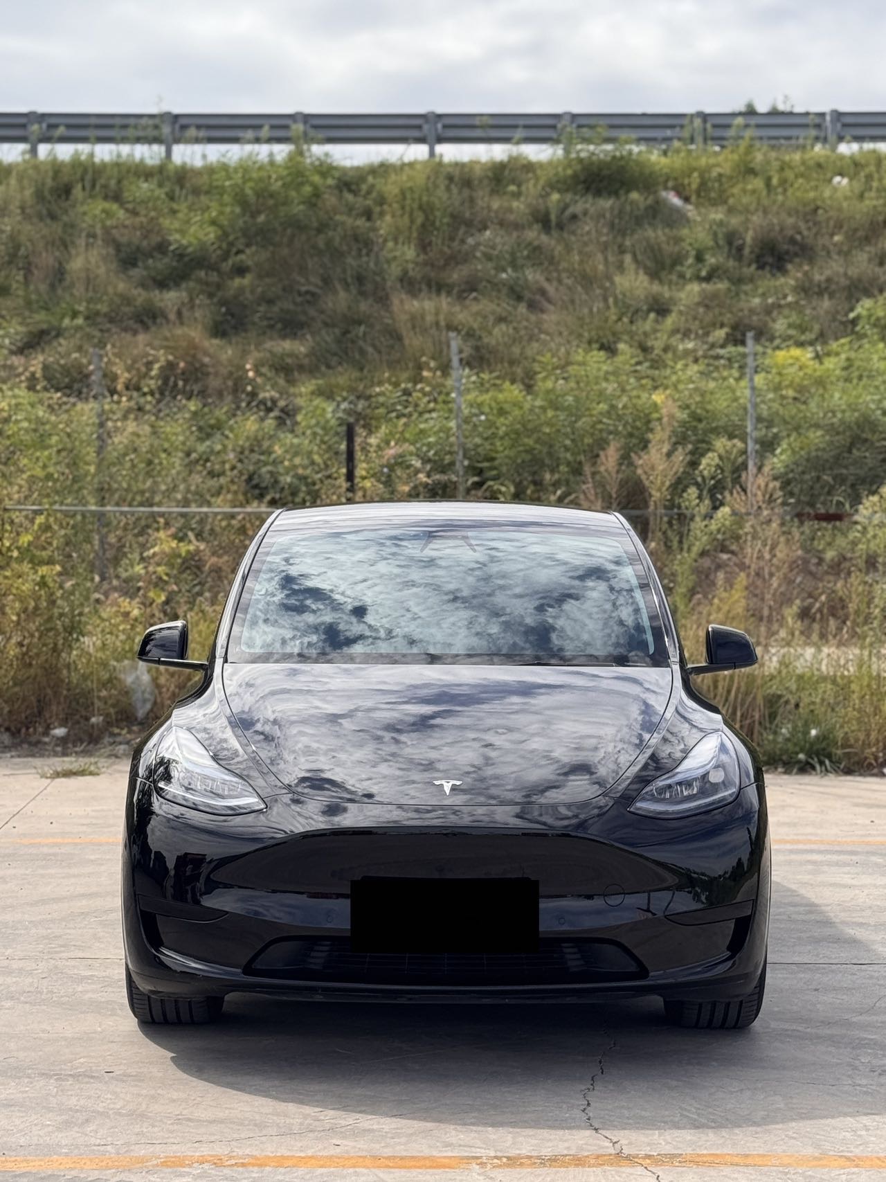 Tesla Model Y 2022 car image #2