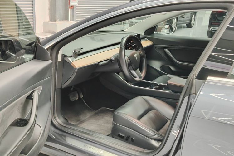 Tesla Model 3 2020 car image #12