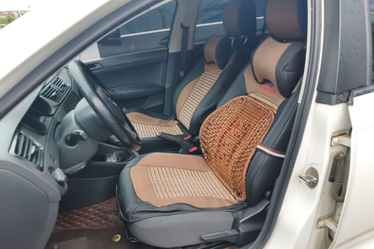 Skoda Rapid 2020 car image #15