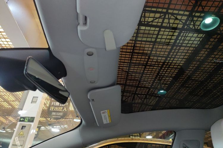 Tesla Model 3 2024 car image #18