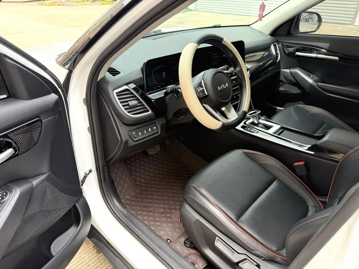 Kia Seltos 2024 car image #4