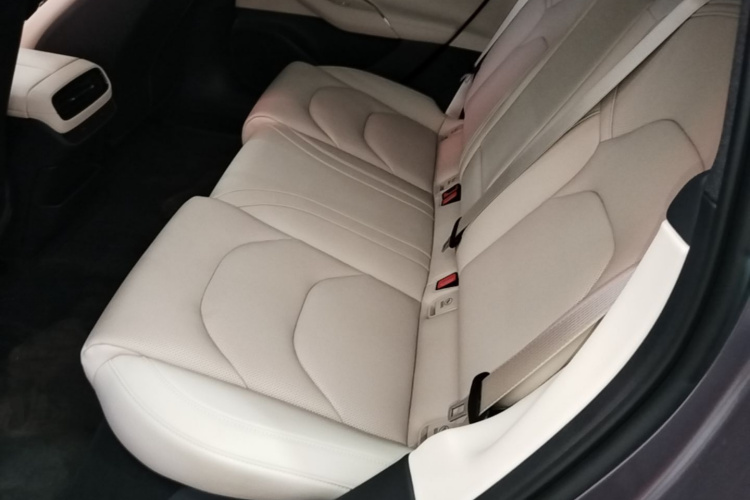 MI SU7 2025 car image #17