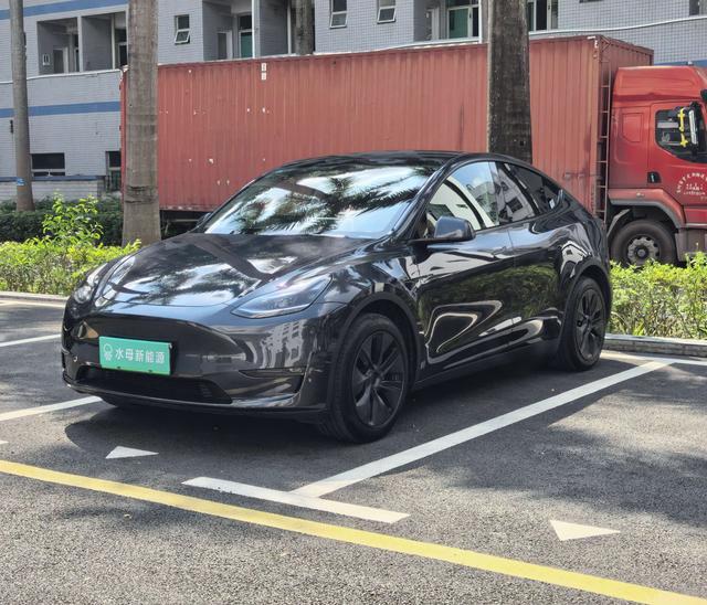Tesla Model Y 2024 #10 Tesla Model Y 2024 car image #10