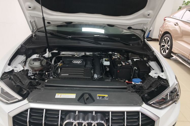 Audi Q3 2020 car image #20