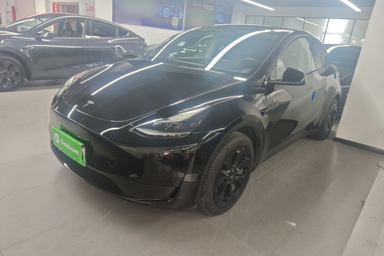 Tesla Model Y 2022 car image #2