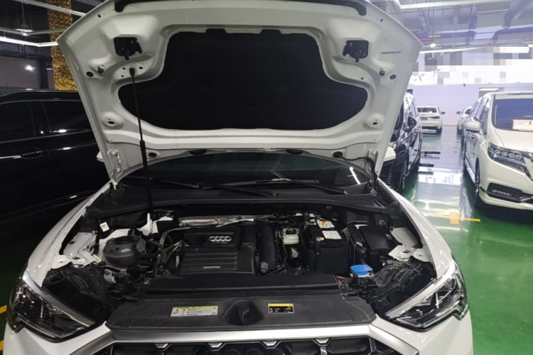 Audi Q3 2020 car image #20