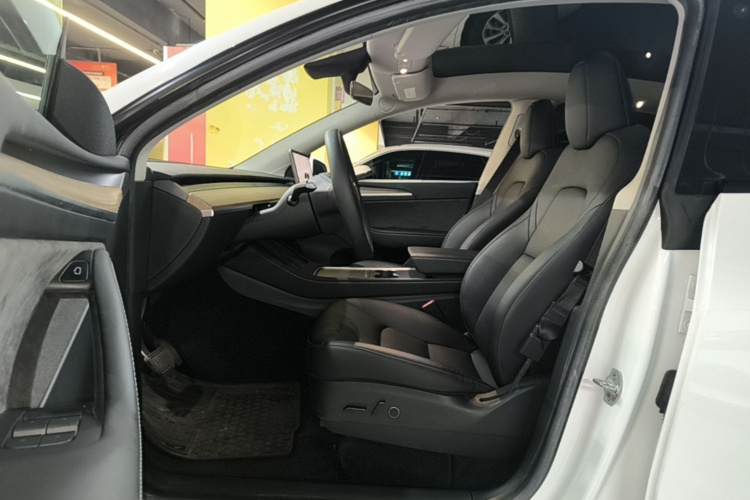 Tesla Model Y 2022 #12 Tesla Model Y 2022 car image #12