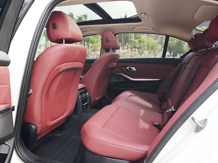 BMW 3 Series 2024 #4 BMW 3 Series 2024 car image #4