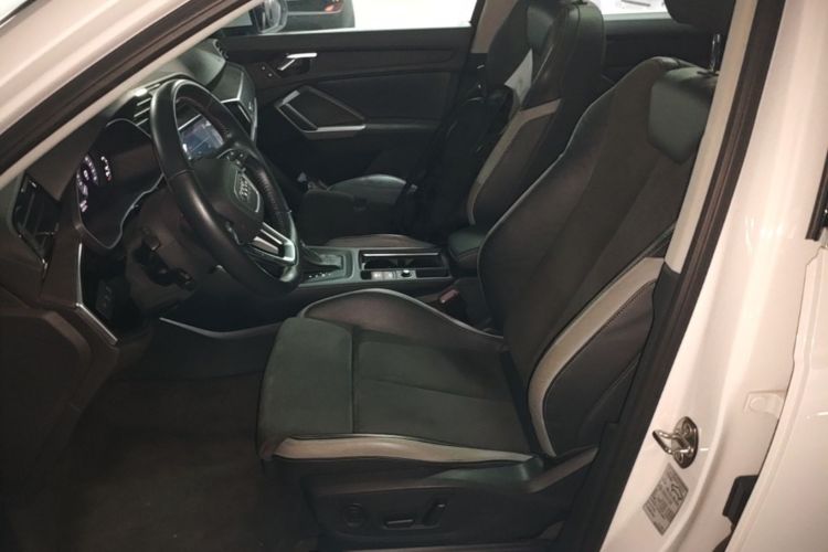 Audi Q3 2021 car image #15