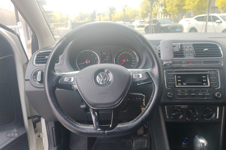 Volkswagen Polo 2018 car image #12