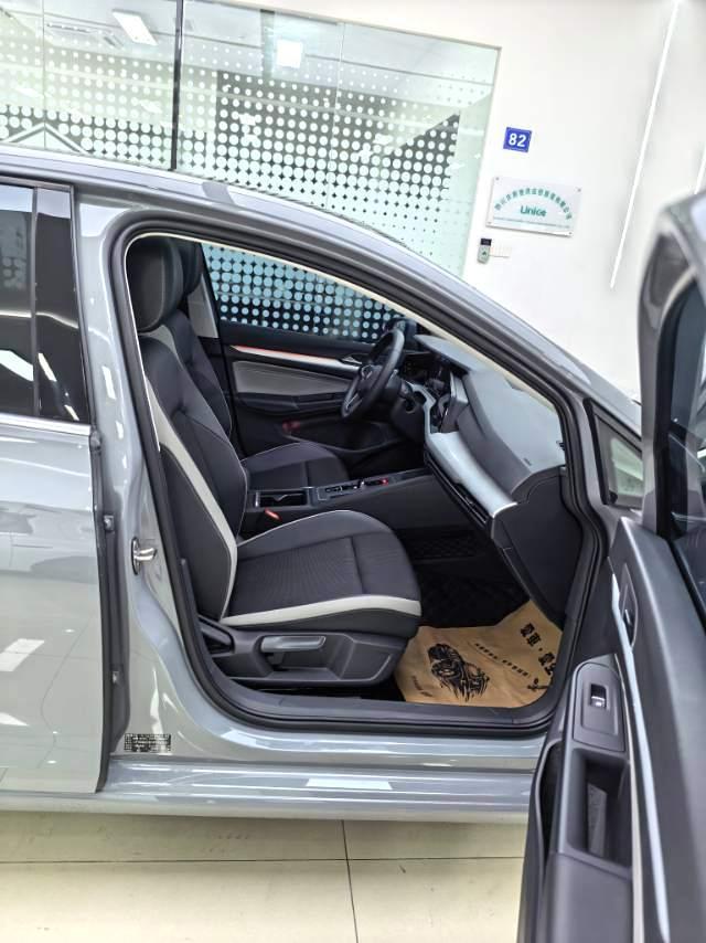 Volkswagen Golf 2023 car image #9