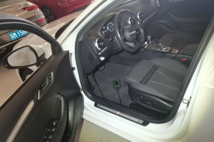 Audi A3 2018 immagine di auto #12