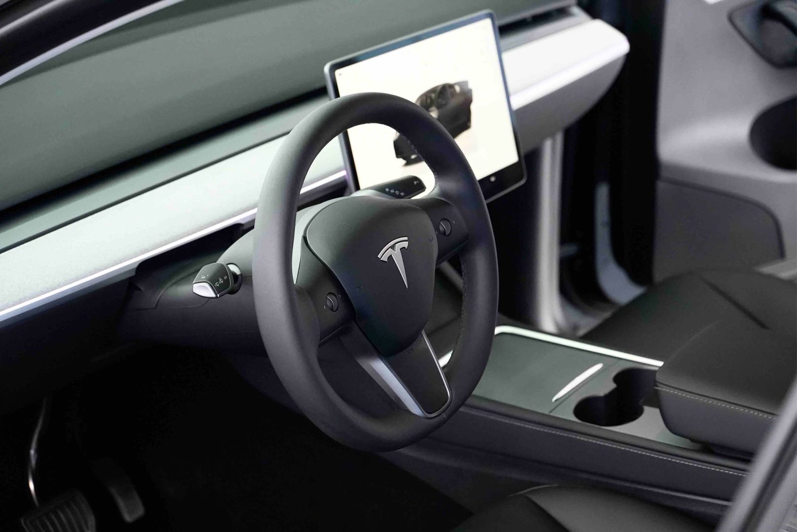 Tesla Model Y 2023 #14 Tesla Model Y 2023 car image #14