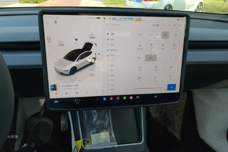 Tesla Model Y 2025 car image #15