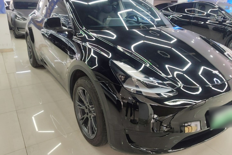 Tesla Model Y 2024 immagine di auto #4