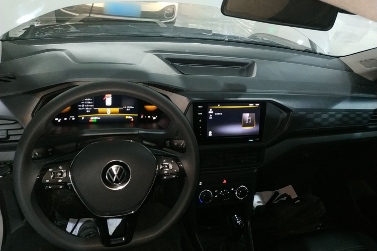 Volkswagen T-Cross 2021 #10 Volkswagen T-Cross 2021 car image #10