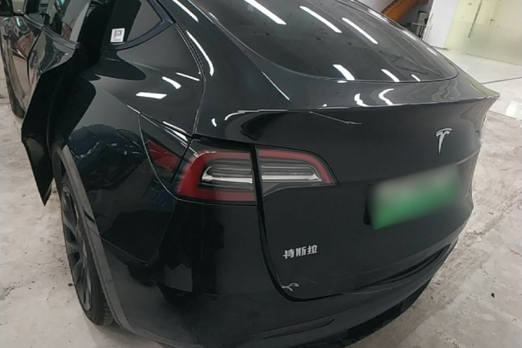 Tesla Model Y 2021 immagine di auto #6