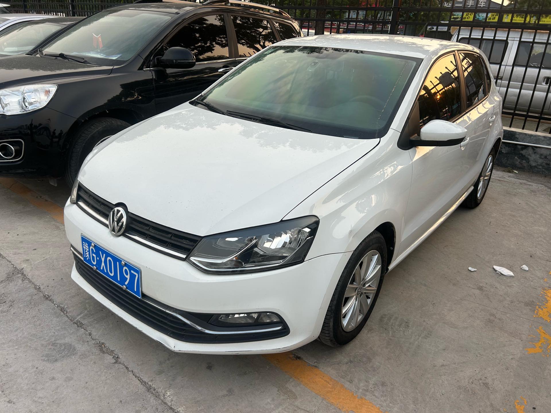 Volkswagen Polo 2015 Volkswagen Polo 2015 car image