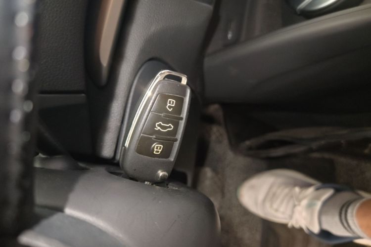 Audi A3 2018 car image #9