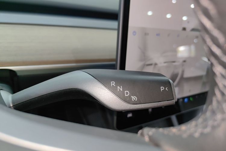 Tesla Model Y 2022 car image #14