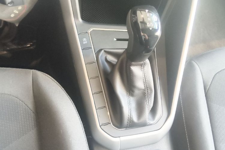 Volkswagen Polo 2023 car image #14