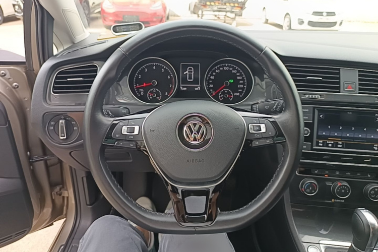 Volkswagen Golf 2018 car image #11