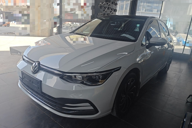 Volkswagen Golf 2022 car image #2