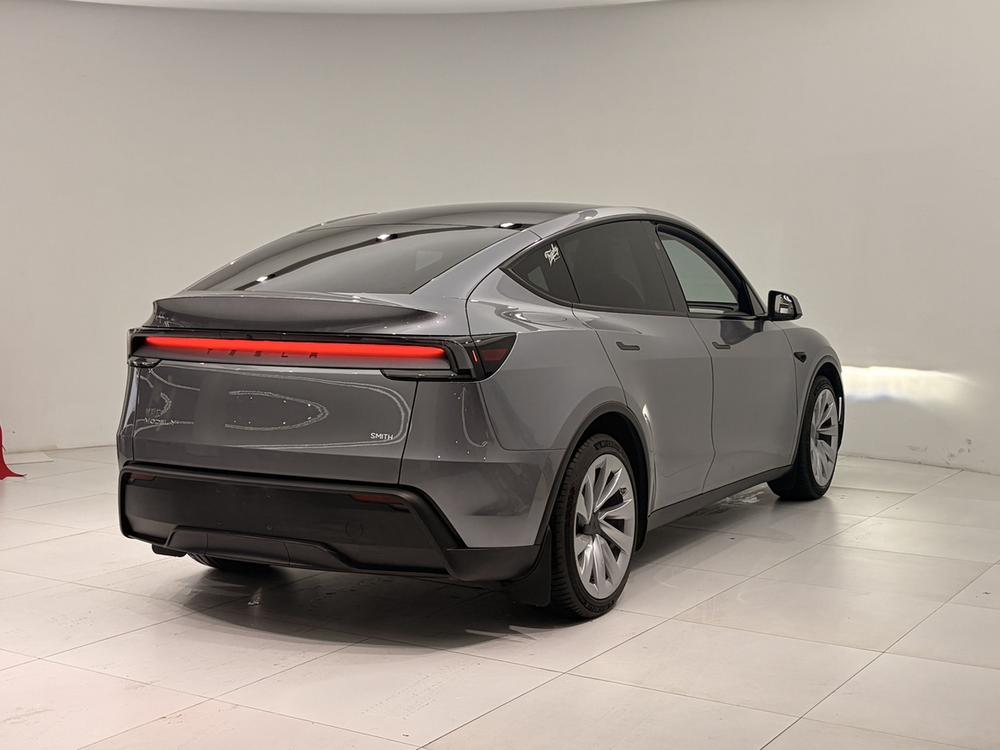 Tesla Model Y 2025 #6 Tesla Model Y 2025 car image #6