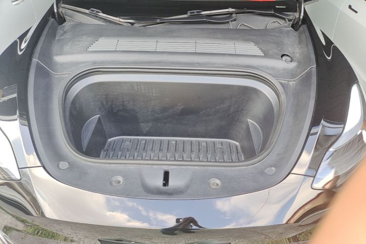 Tesla Model Y 2023 car image #19