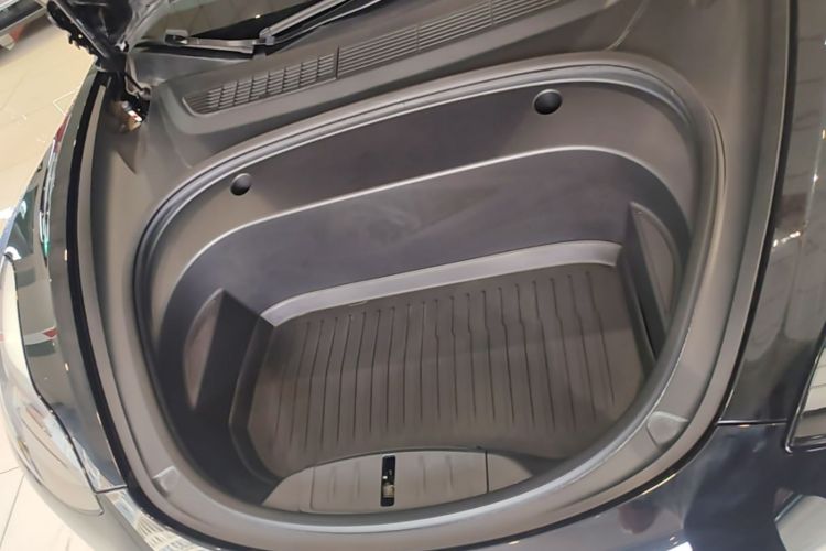 Tesla Model 3 2023 car image #20