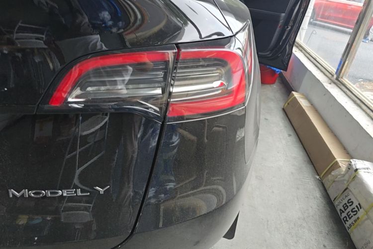 Tesla Model Y 2024 #8 Tesla Model Y 2024 car image #8