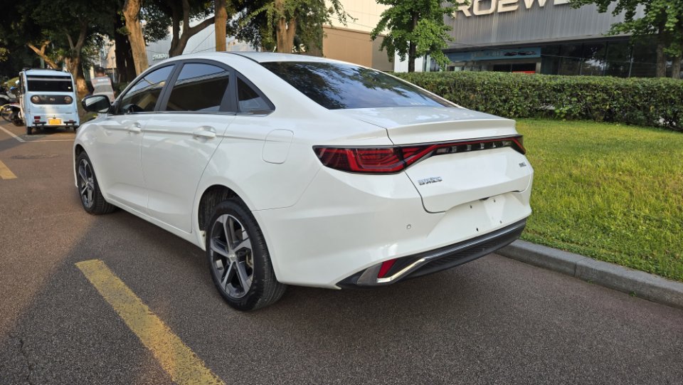 GEELY Emgrand L 2022 car image #9