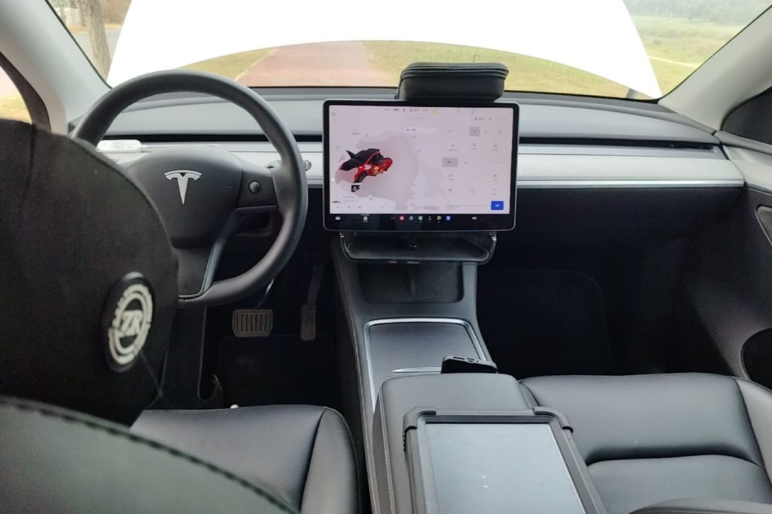Tesla Model Y 2024 car image #10