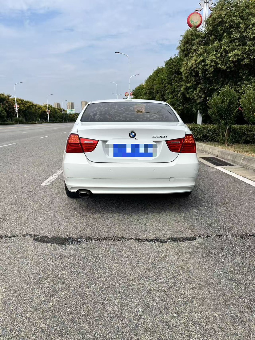 BMW 3 Series 2011 #5 BMW 3 Series 2011 car image #5